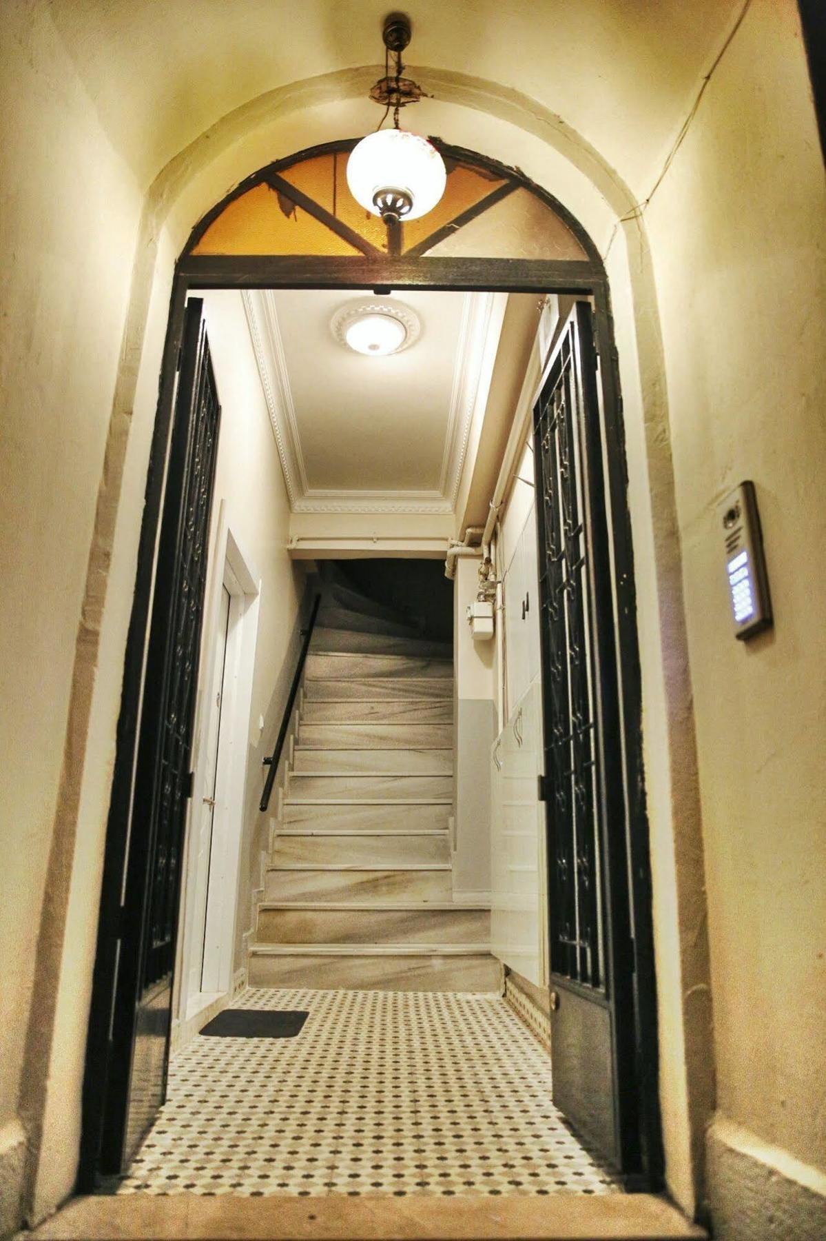 Golden Galata Aparthotel Istanbul Bagian luar foto